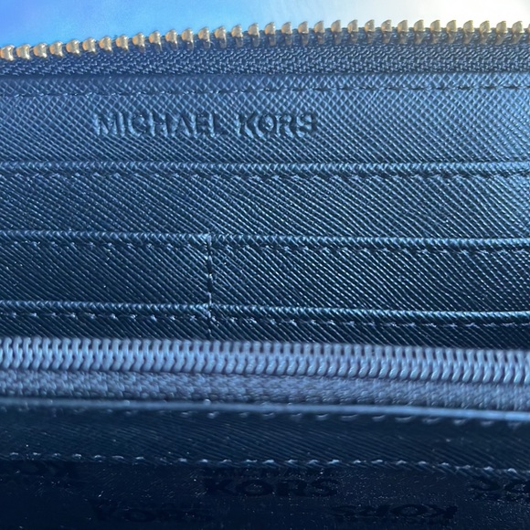 Michael Kors JET SET ZIPAROUND CONTINENTAL BLACK WALLET - Picture 7 of 14